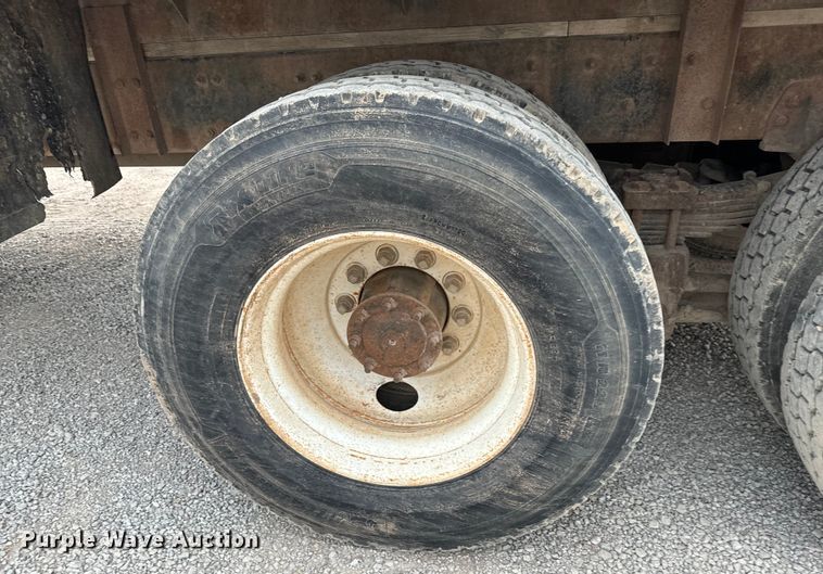 image for item NL9867 1997 Freightliner  FL80 flatbed truck