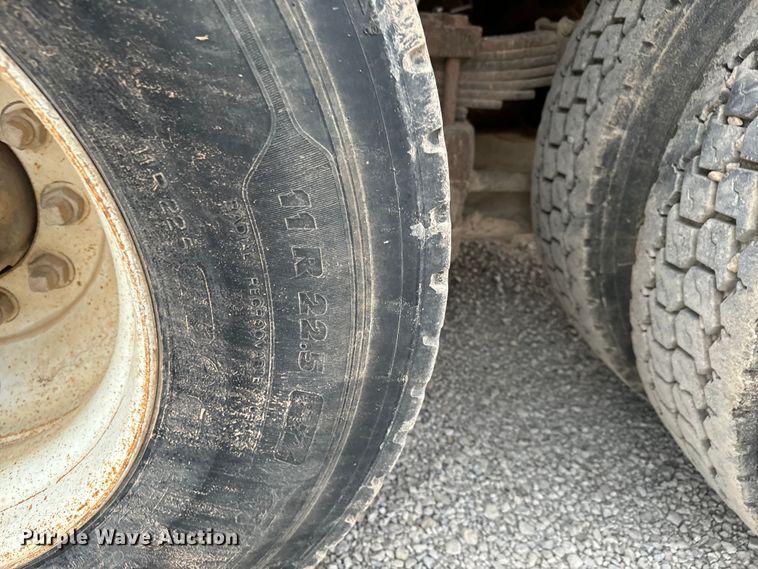 image for item NL9867 1997 Freightliner  FL80 flatbed truck