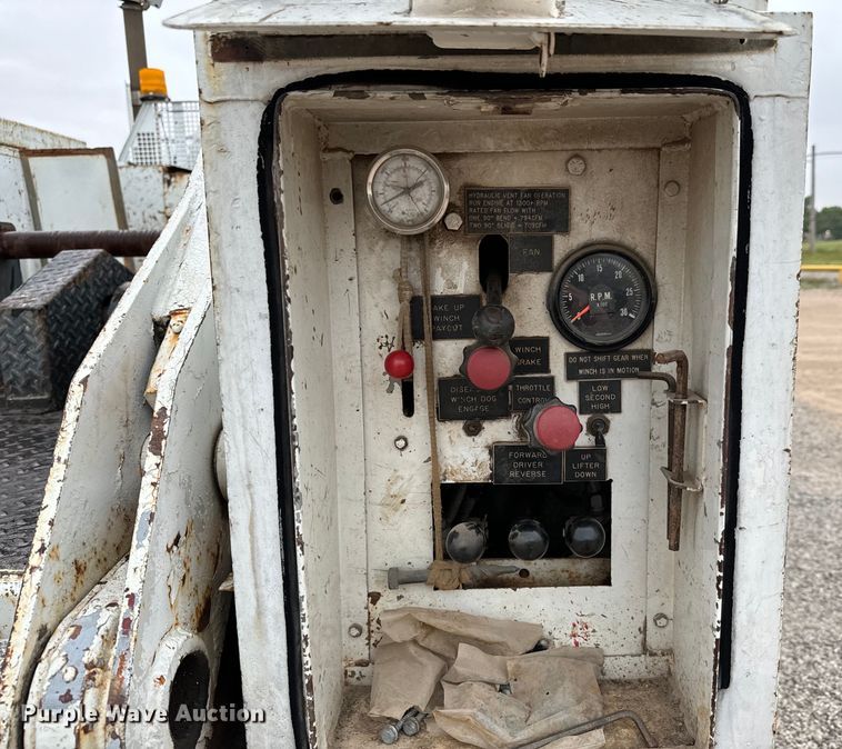 image for item NL9868 1993 Chevrolet  Kodiak C6500 utility / service truck with reel carrier