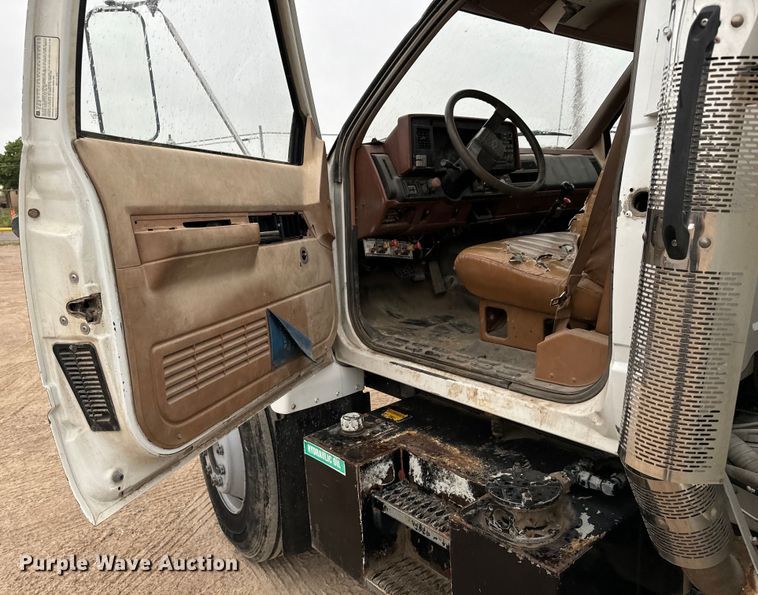 image for item NL9868 1993 Chevrolet  Kodiak C6500 utility / service truck with reel carrier