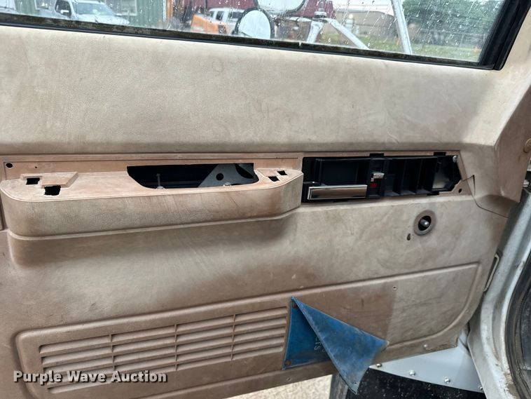 image for item NL9868 1993 Chevrolet  Kodiak C6500 utility / service truck with reel carrier