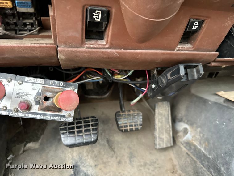 image for item NL9868 1993 Chevrolet  Kodiak C6500 utility / service truck with reel carrier