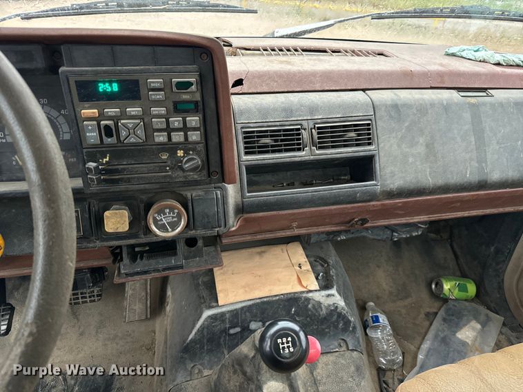 image for item NL9868 1993 Chevrolet  Kodiak C6500 utility / service truck with reel carrier