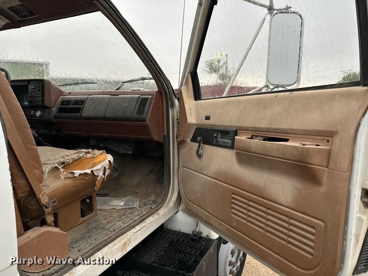 image for item NL9868 1993 Chevrolet  Kodiak C6500 utility / service truck with reel carrier