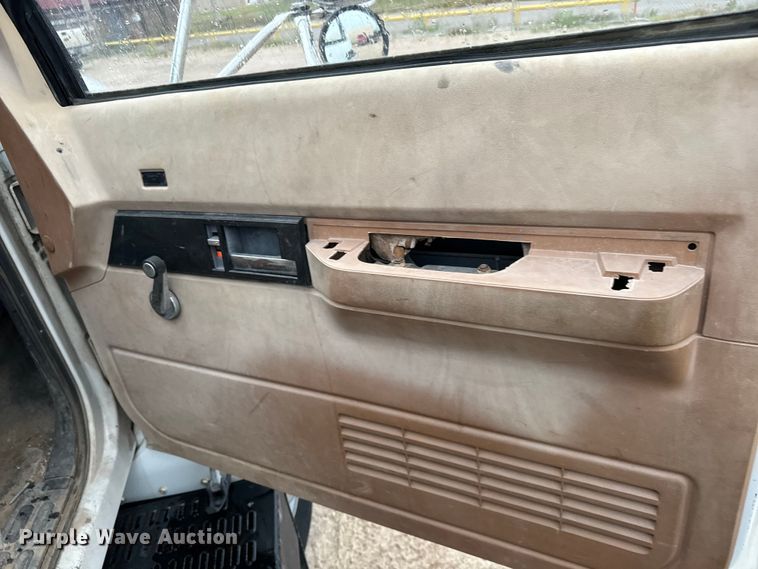 image for item NL9868 1993 Chevrolet  Kodiak C6500 utility / service truck with reel carrier