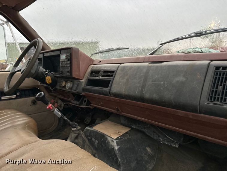 image for item NL9868 1993 Chevrolet  Kodiak C6500 utility / service truck with reel carrier