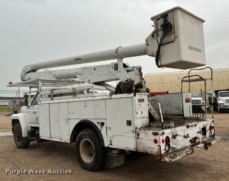 image for item NL9870 1990 Ford F700 bucket truck