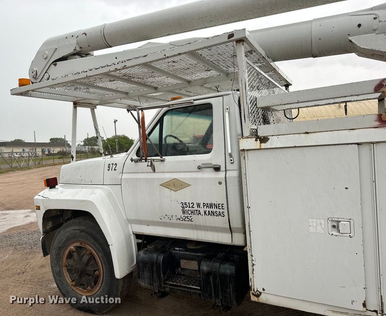 image for item NL9870 1990 Ford F700 bucket truck