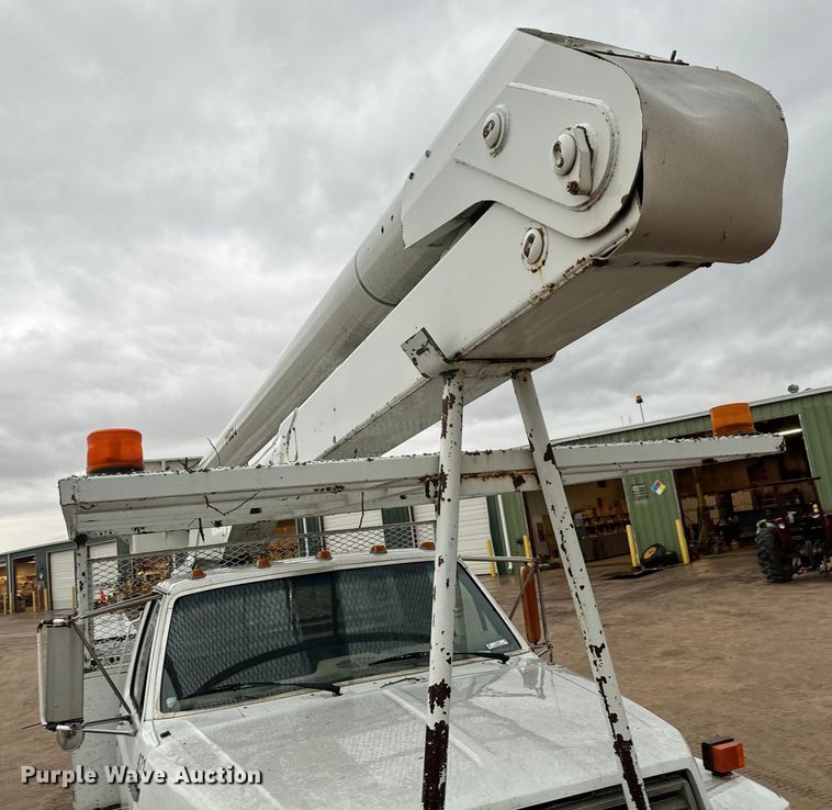 image for item NL9870 1990 Ford F700 bucket truck