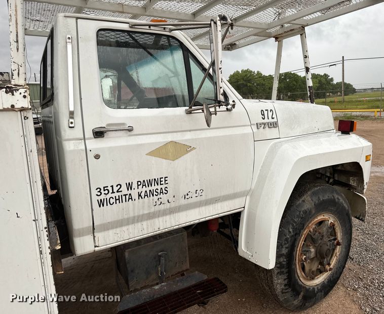 image for item NL9870 1990 Ford F700 bucket truck
