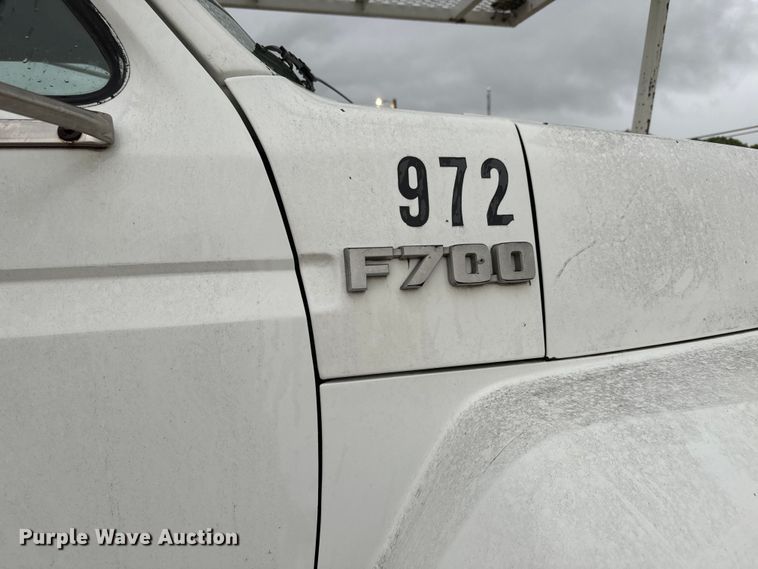 image for item NL9870 1990 Ford F700 bucket truck