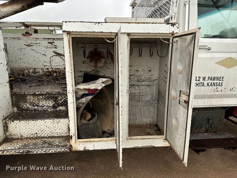 image for item NL9870 1990 Ford F700 bucket truck