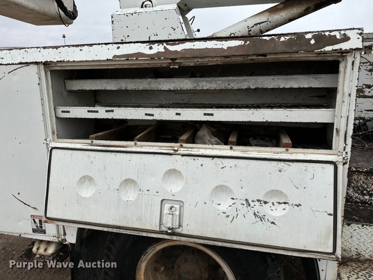 image for item NL9870 1990 Ford F700 bucket truck