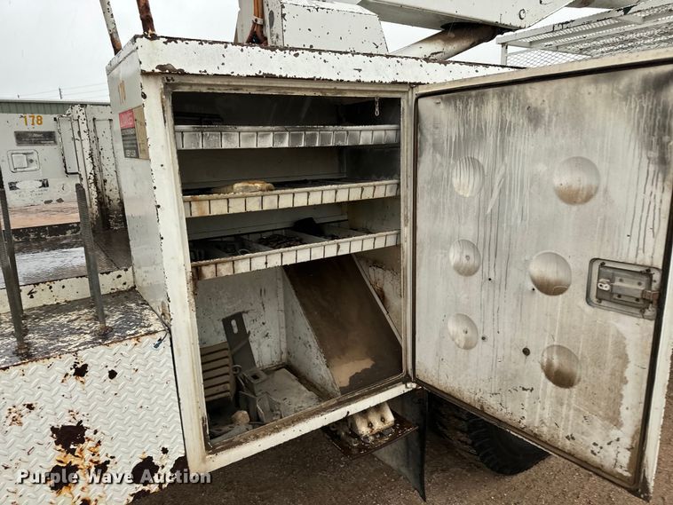 image for item NL9870 1990 Ford F700 bucket truck