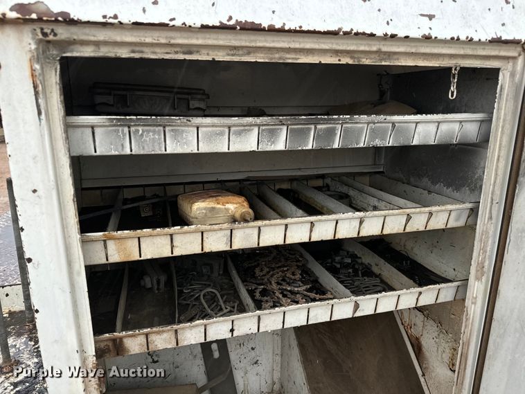 image for item NL9870 1990 Ford F700 bucket truck