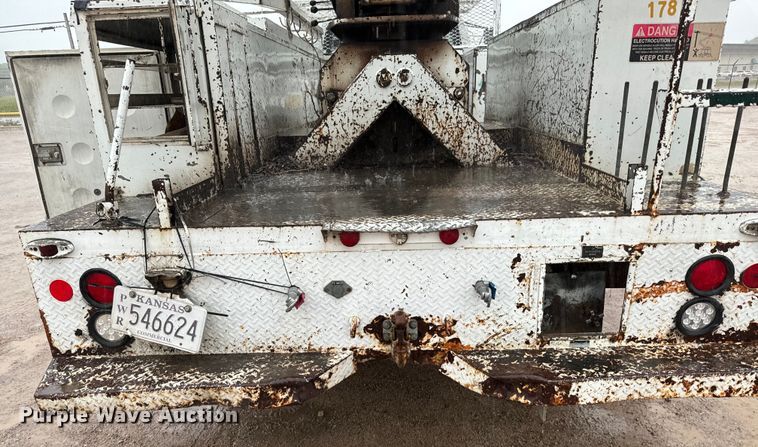 image for item NL9870 1990 Ford F700 bucket truck