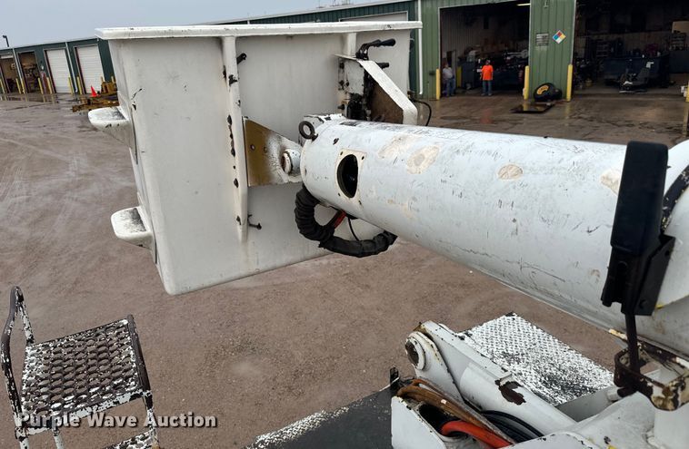 image for item NL9870 1990 Ford F700 bucket truck