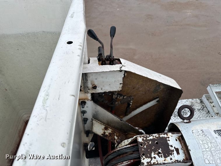 image for item NL9870 1990 Ford F700 bucket truck