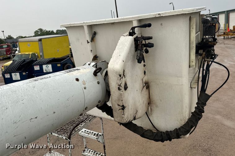 image for item NL9870 1990 Ford F700 bucket truck