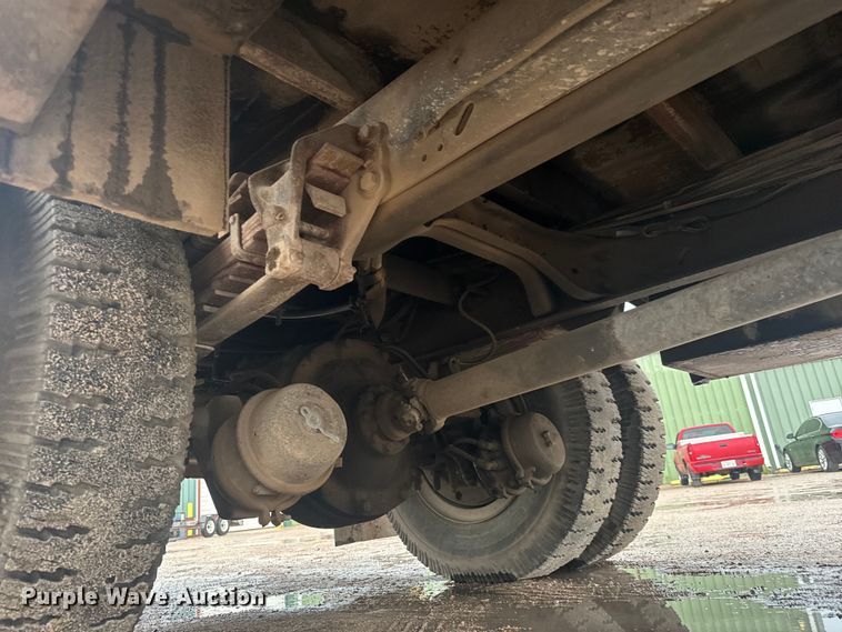 image for item NL9870 1990 Ford F700 bucket truck