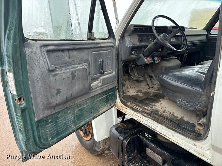 image for item NL9870 1990 Ford F700 bucket truck