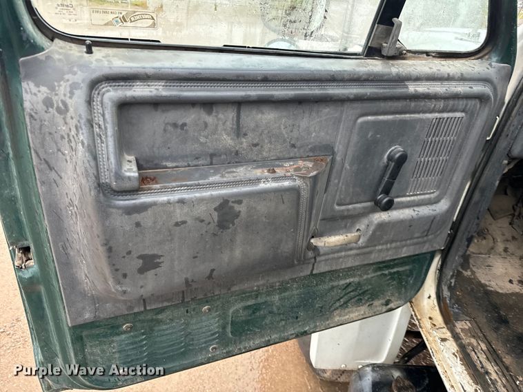 image for item NL9870 1990 Ford F700 bucket truck