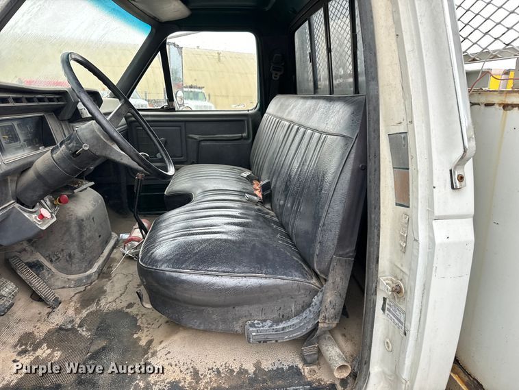 image for item NL9870 1990 Ford F700 bucket truck