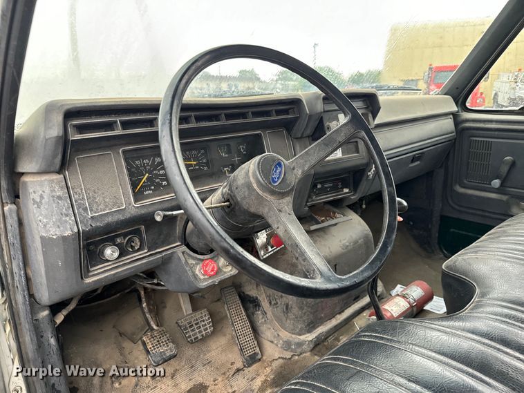 image for item NL9870 1990 Ford F700 bucket truck