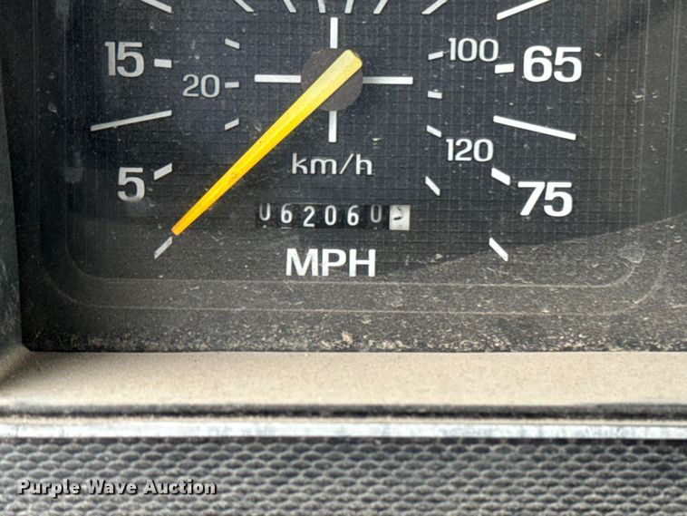 image for item NL9870 1990 Ford F700 bucket truck