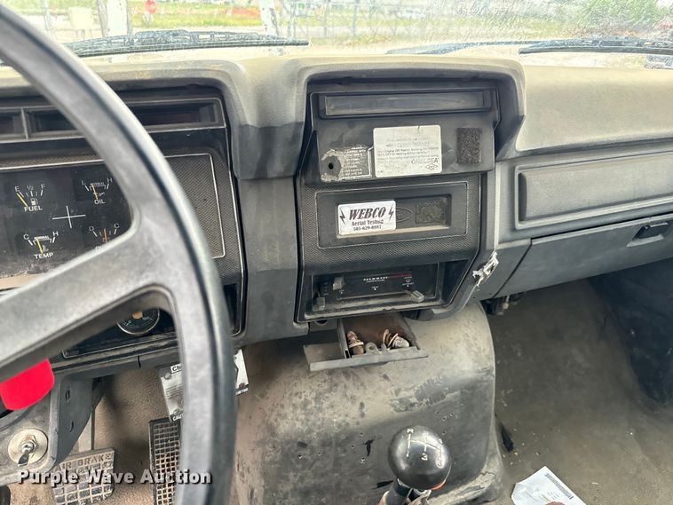 image for item NL9870 1990 Ford F700 bucket truck