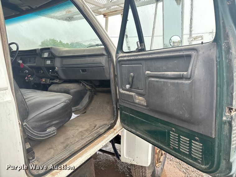 image for item NL9870 1990 Ford F700 bucket truck