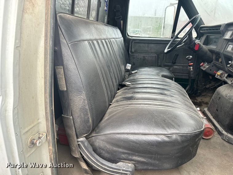 image for item NL9870 1990 Ford F700 bucket truck