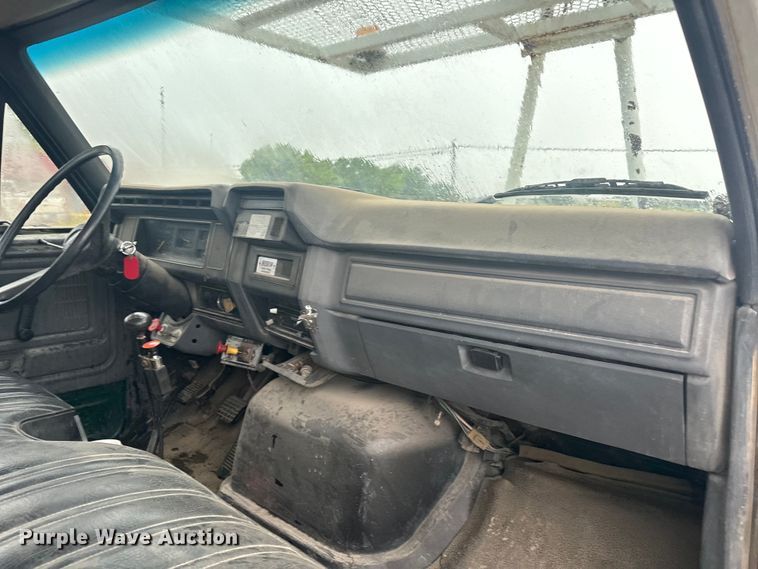 image for item NL9870 1990 Ford F700 bucket truck