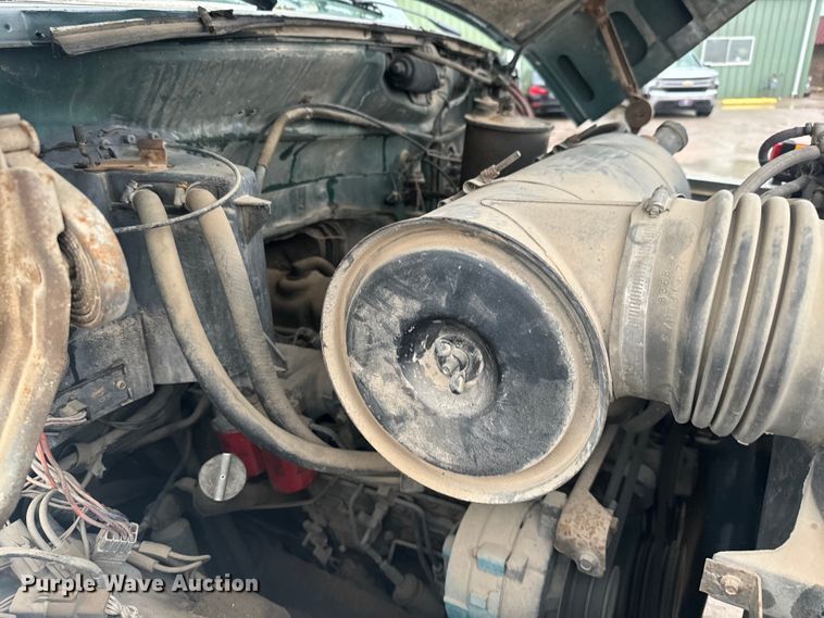 image for item NL9870 1990 Ford F700 bucket truck