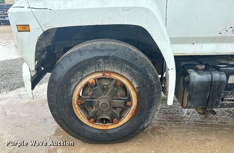 image for item NL9870 1990 Ford F700 bucket truck