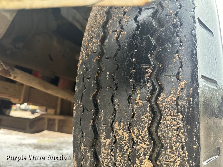 image for item NL9870 1990 Ford F700 bucket truck