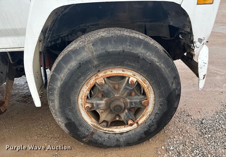 image for item NL9870 1990 Ford F700 bucket truck