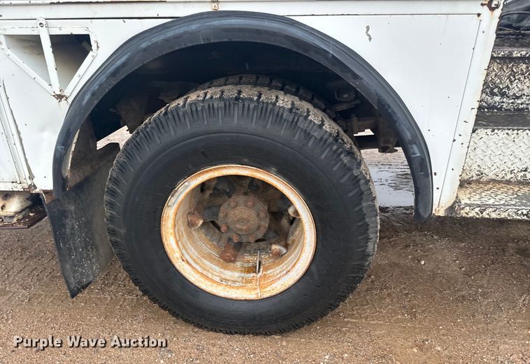 image for item NL9870 1990 Ford F700 bucket truck