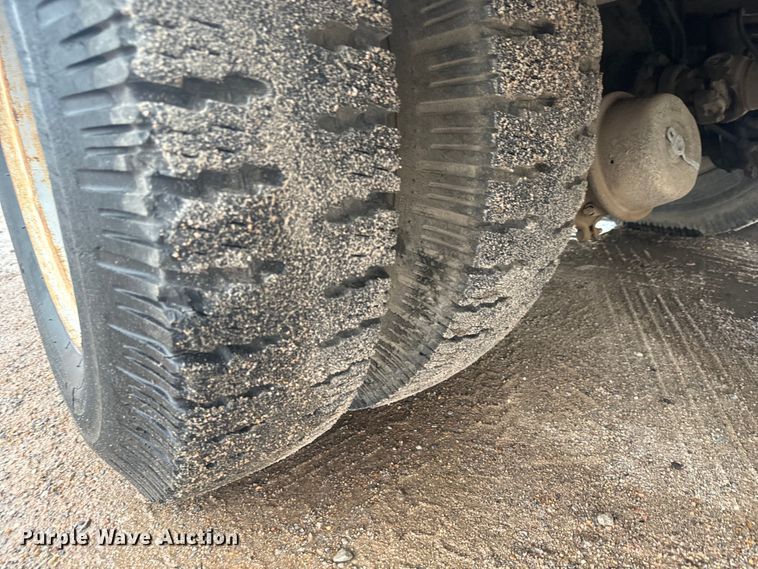 image for item NL9870 1990 Ford F700 bucket truck