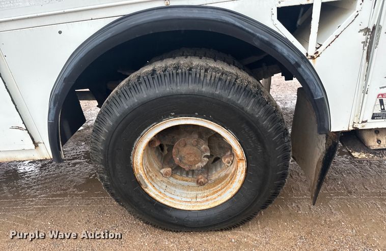 image for item NL9870 1990 Ford F700 bucket truck