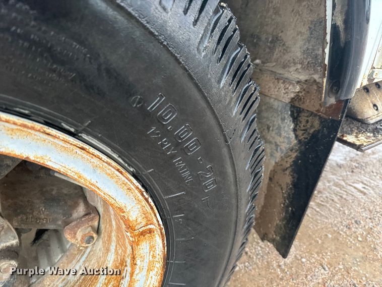 image for item NL9870 1990 Ford F700 bucket truck