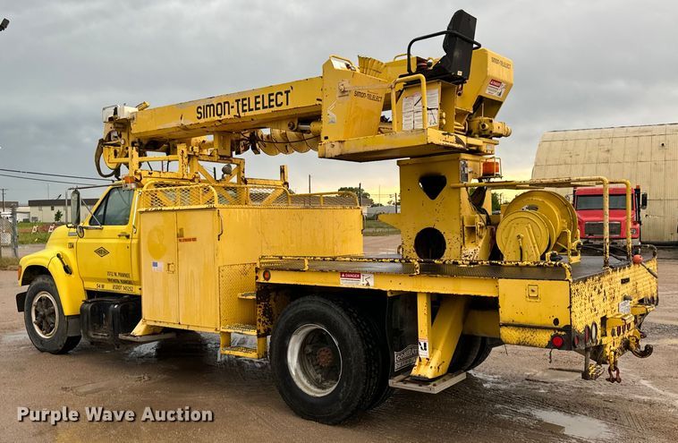 image for item NL9871 1995 Ford F700 digger derrick truck