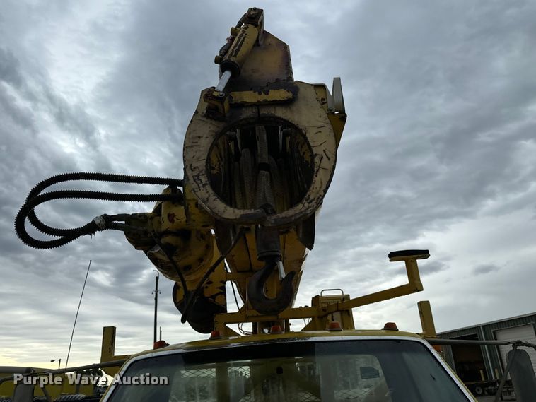 image for item NL9871 1995 Ford F700 digger derrick truck