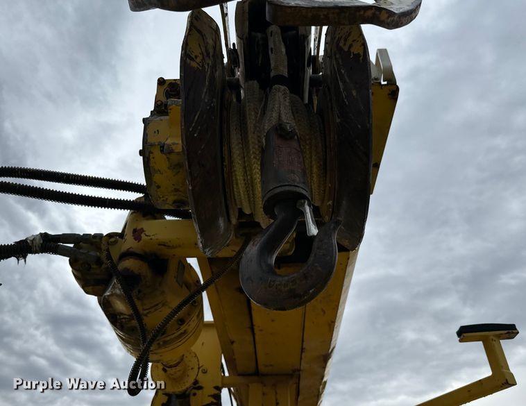 image for item NL9871 1995 Ford F700 digger derrick truck