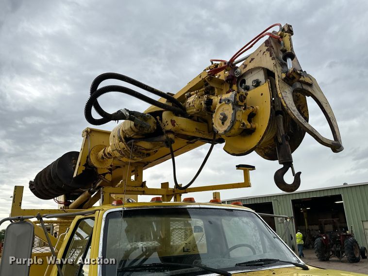 image for item NL9871 1995 Ford F700 digger derrick truck