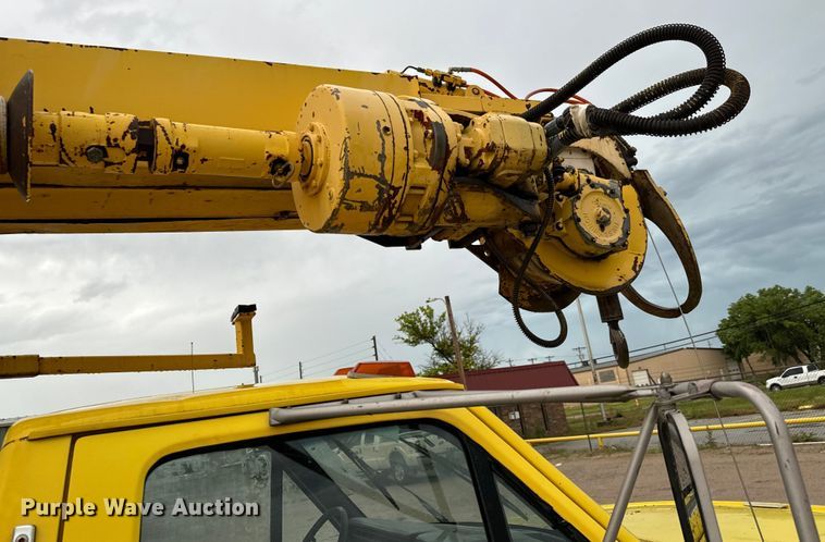 image for item NL9871 1995 Ford F700 digger derrick truck