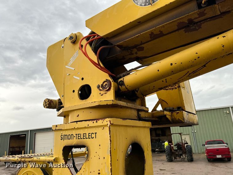 image for item NL9871 1995 Ford F700 digger derrick truck