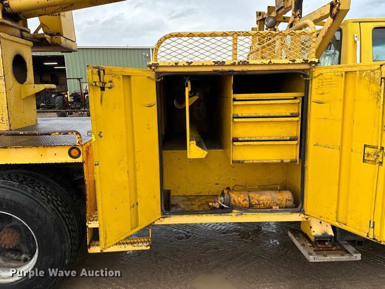 image for item NL9871 1995 Ford F700 digger derrick truck