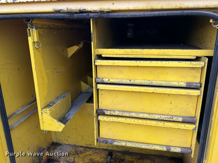 image for item NL9871 1995 Ford F700 digger derrick truck