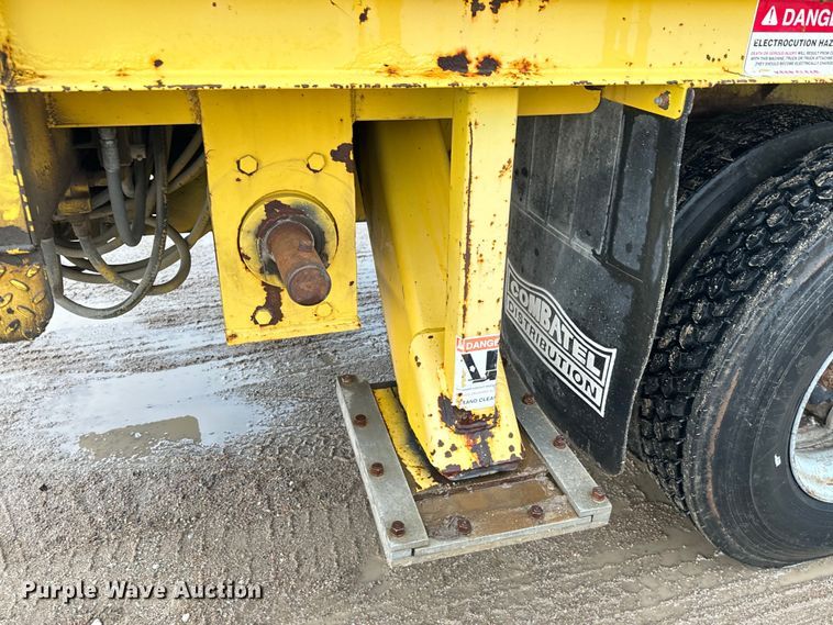 image for item NL9871 1995 Ford F700 digger derrick truck